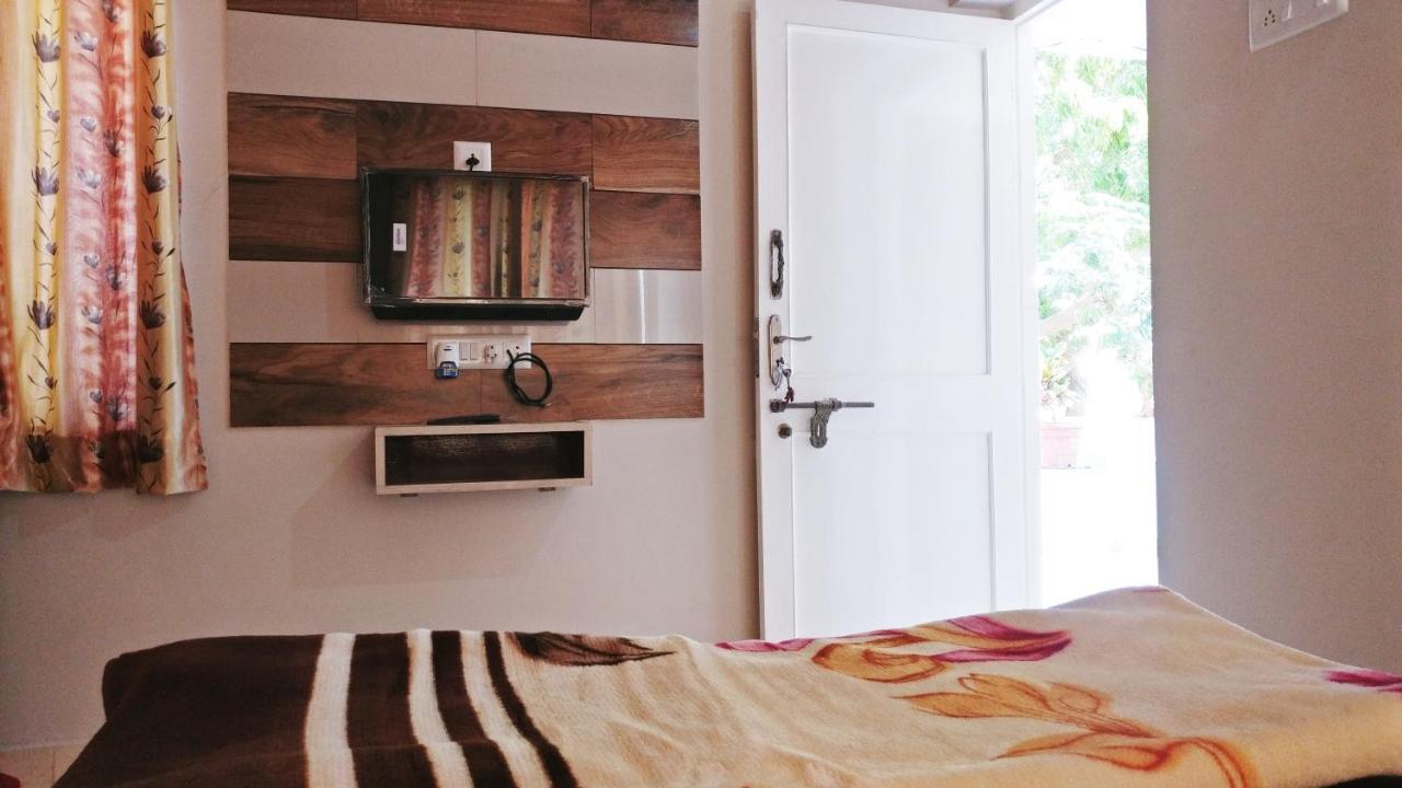 "Go Desert" Homestay ภุช ภายนอก รูปภาพ